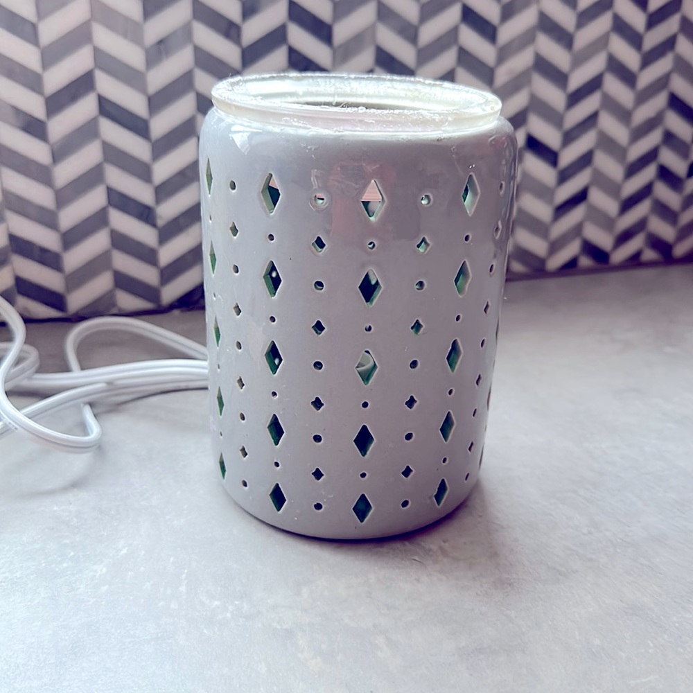 Scentsy diamond gray wax burner
